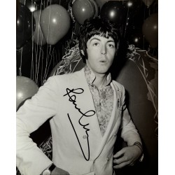 Paul McCartney (The Beatles) signed 10x8 colour photo VERY RARE GENUINE PHOTO