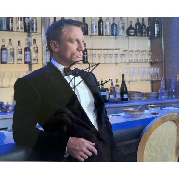 Daniel Craig signed James Bond 10x8 photo IN PERSON RARE GENUINE AUTOGRAPH Daniel Craig signed James Bond 10x8 photo IN PERSON RARE GENUINE AUTOGRAPH