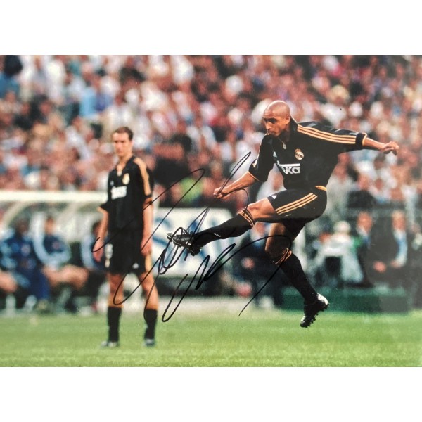 Roberto Carlos signed 16x12 Real Madrid photo image 2 Roberto Carlos signed 16x12 Real Madrid photo image 2