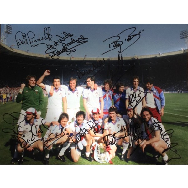 1980 signed West Ham FA Cup Final 16x12 large photo signed by starting XI and John Lyall 1980 signed West Ham FA Cup Final 16x12 large photo signed by starting XI and John Lyall