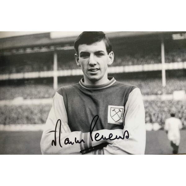 Martin Peters signed 12x8 West Ham black and white photo